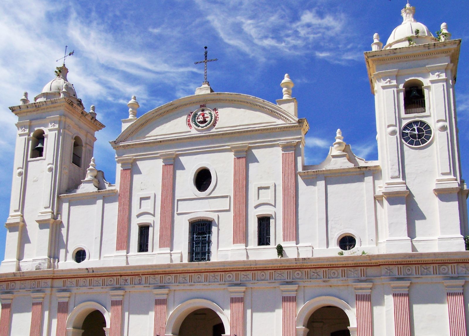 Fachada da Catedral Metropolitana de Assunção, Paraguai.